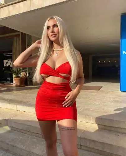 İzmir Escort Bayan Olgun ve Dolgun Vücutlu Manken Ahu